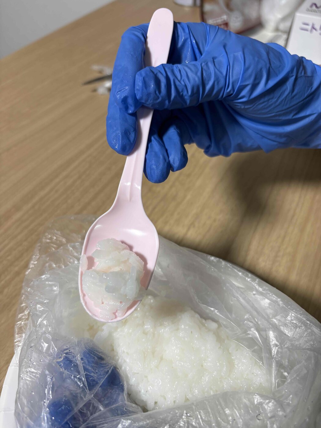 袋から直接ご飯を取り分ける|節水になるパッククッキング