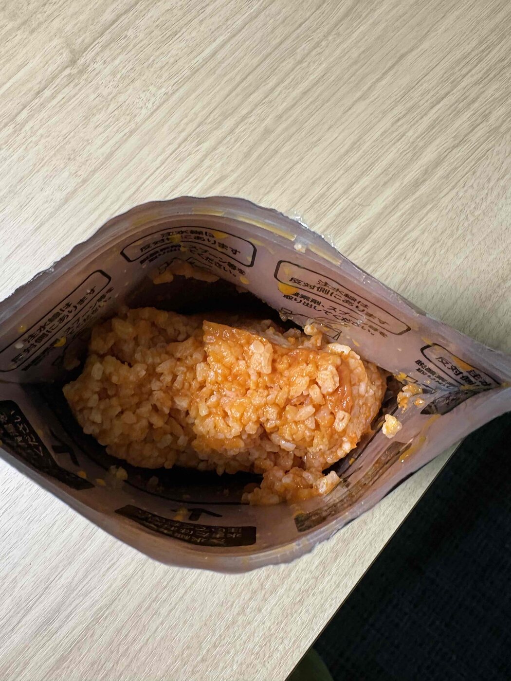 アルファ化米を野菜ジュースで戻した野菜ジュースご飯